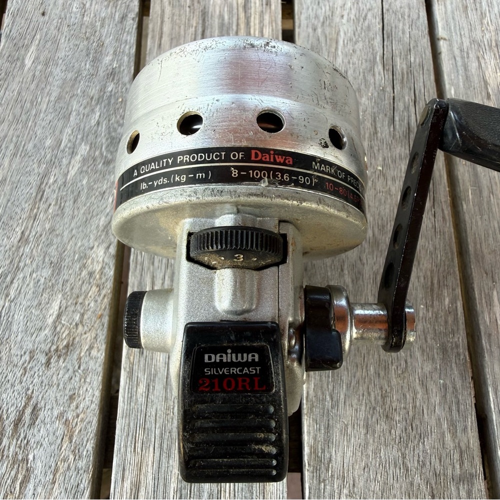 Vintage Daiwa Silvercast 210 RL Spincast Reel In Working Order